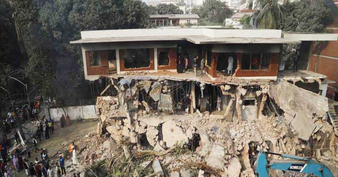 গুঁড়িয়ে দেওয়া হলো শেখ মুজিবের বাড়ি