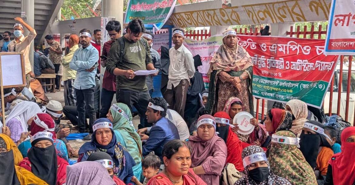 এবার বাধ্যতামূলক অবসরে